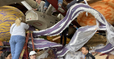 Angeles works on ‘Star Trek’ float in Rose Parade